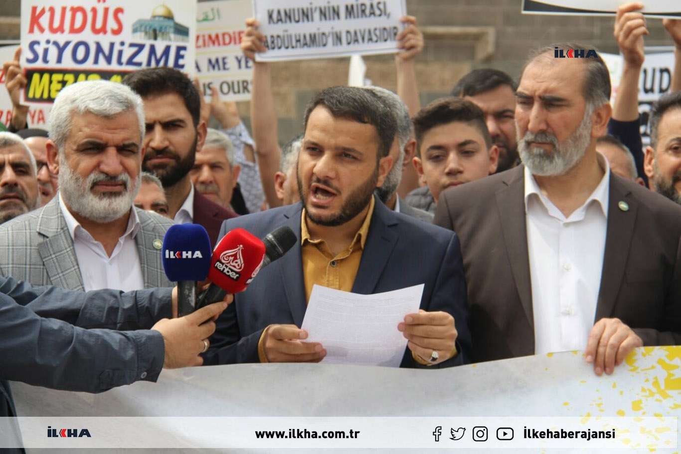 Thousands protest in Turkey against israeli atrocities in Palestine